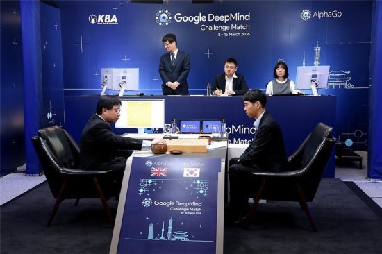 AlphaGo-Lee-Sedol-Aja-Huang-550x366
